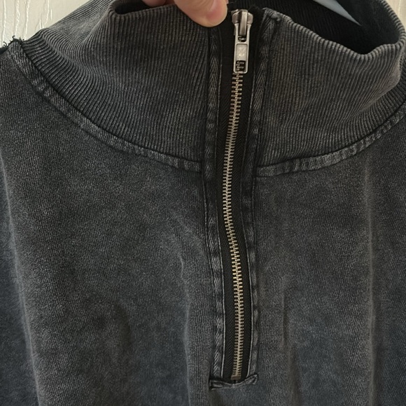 Free People cropped grey/black sweatshirt with half zip size M - Picture 2 of 7